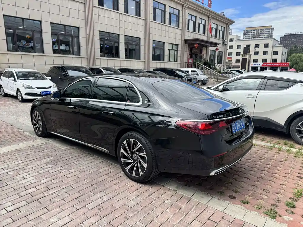 Mercedes-Benz E-Class — миниатюра 9