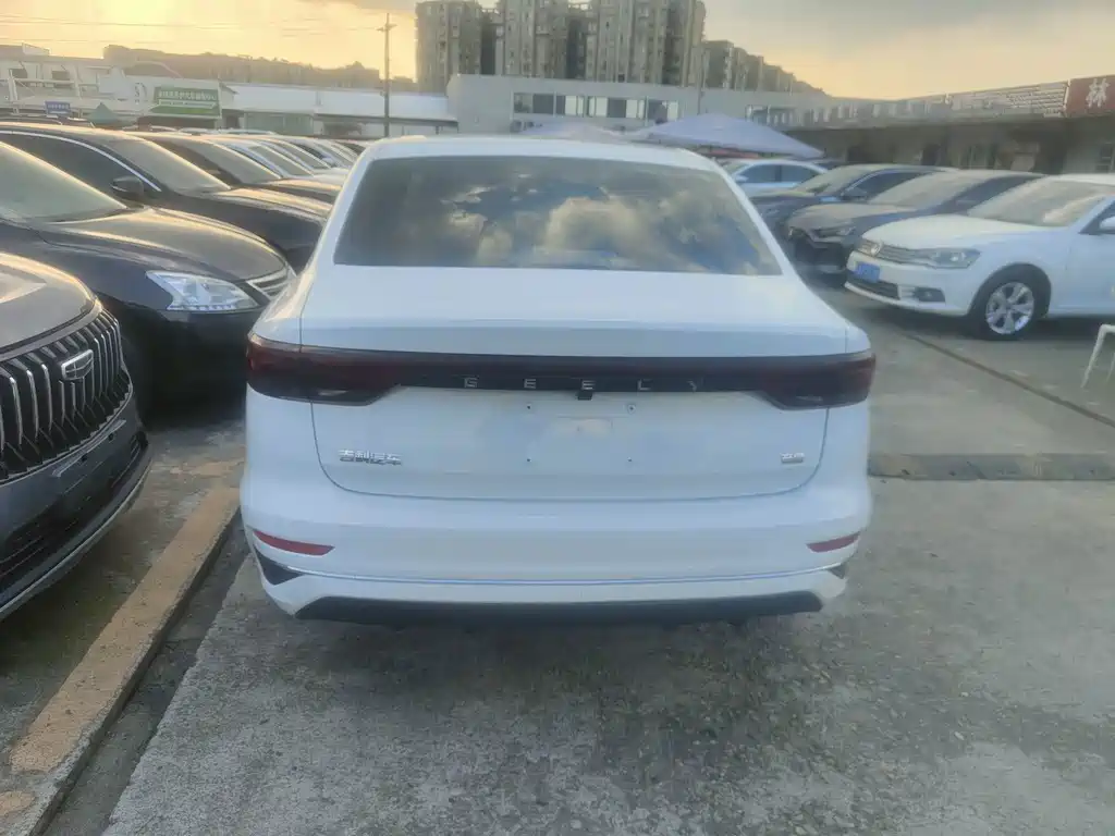 Geely Emgrand — миниатюра 15