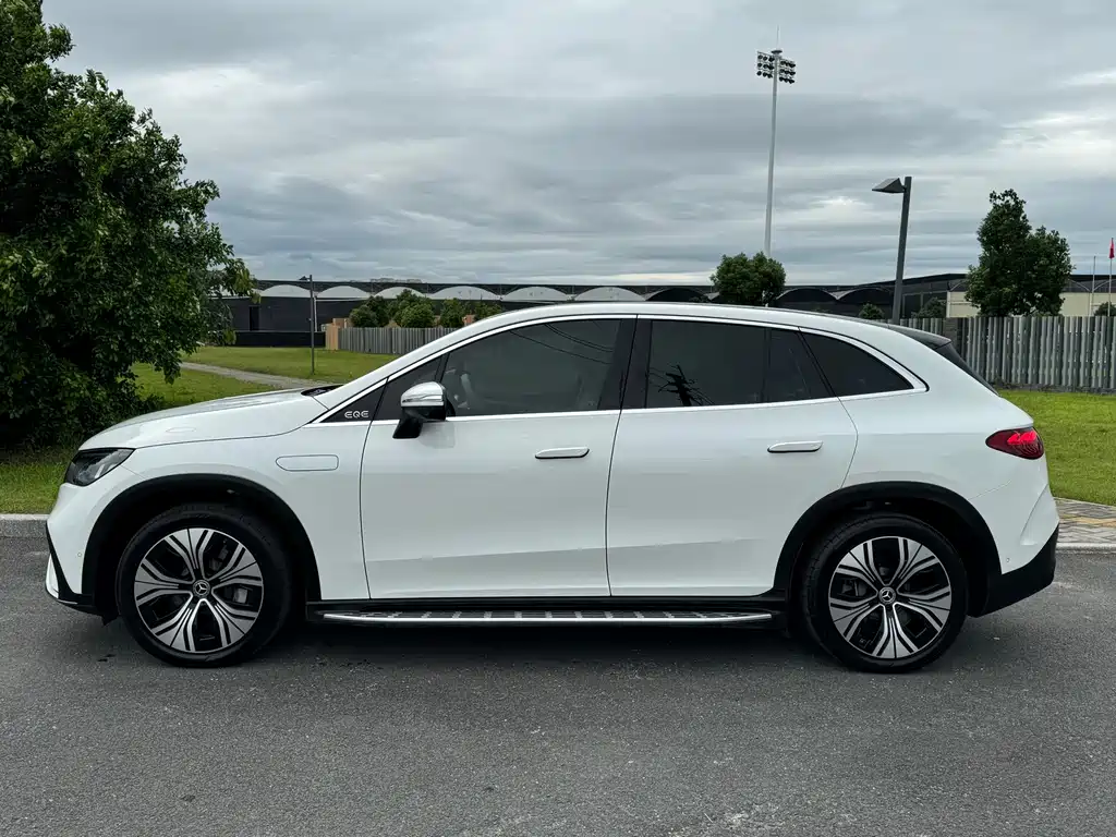Mercedes-Benz EQE SUV — миниатюра 3