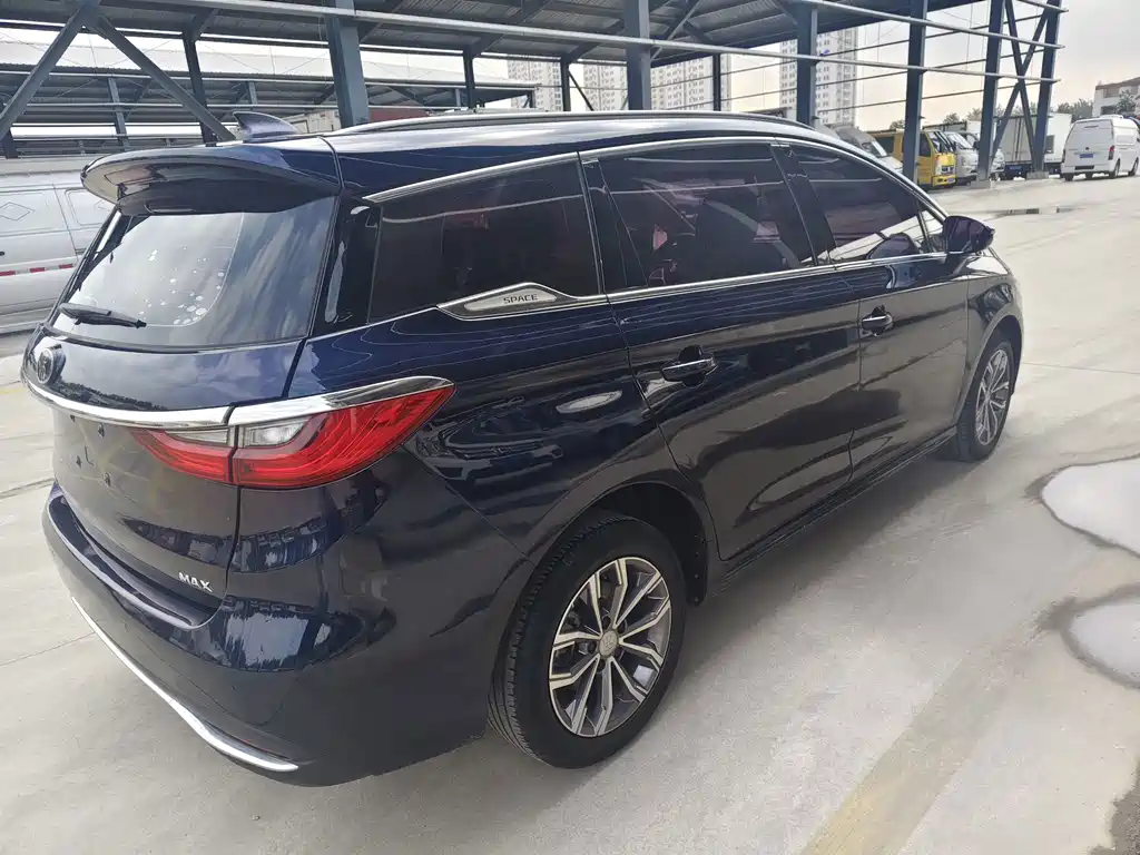 BYD MAX — миниатюра 5