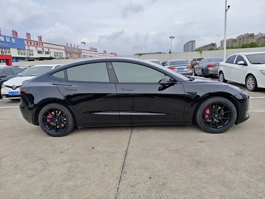 Tesla Model 3 — миниатюра 4