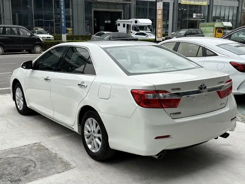 Toyota Camry — миниатюра 3