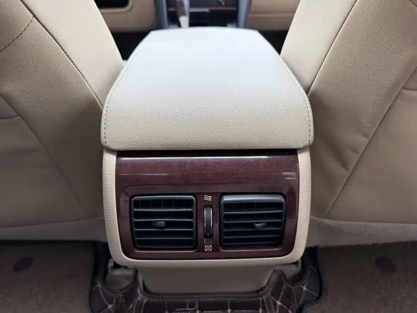 Toyota Camry — миниатюра 14