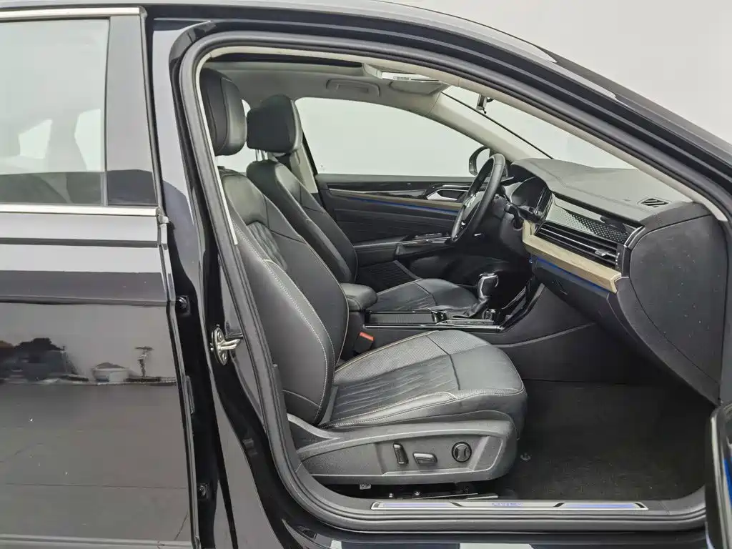 Volkswagen Passat PHEV — миниатюра 23