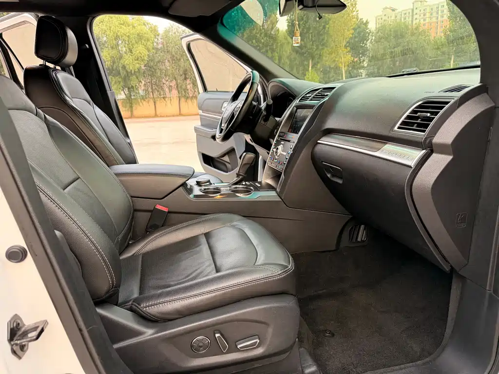Ford Explorer (Import) — миниатюра 12