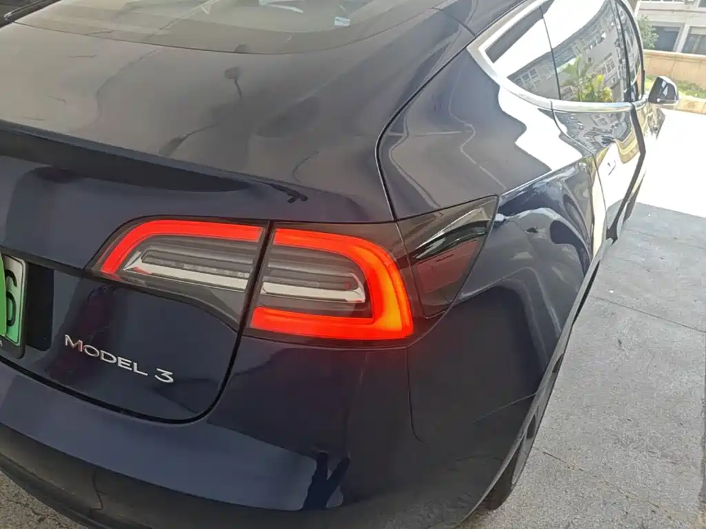 Tesla Model 3 — миниатюра 8