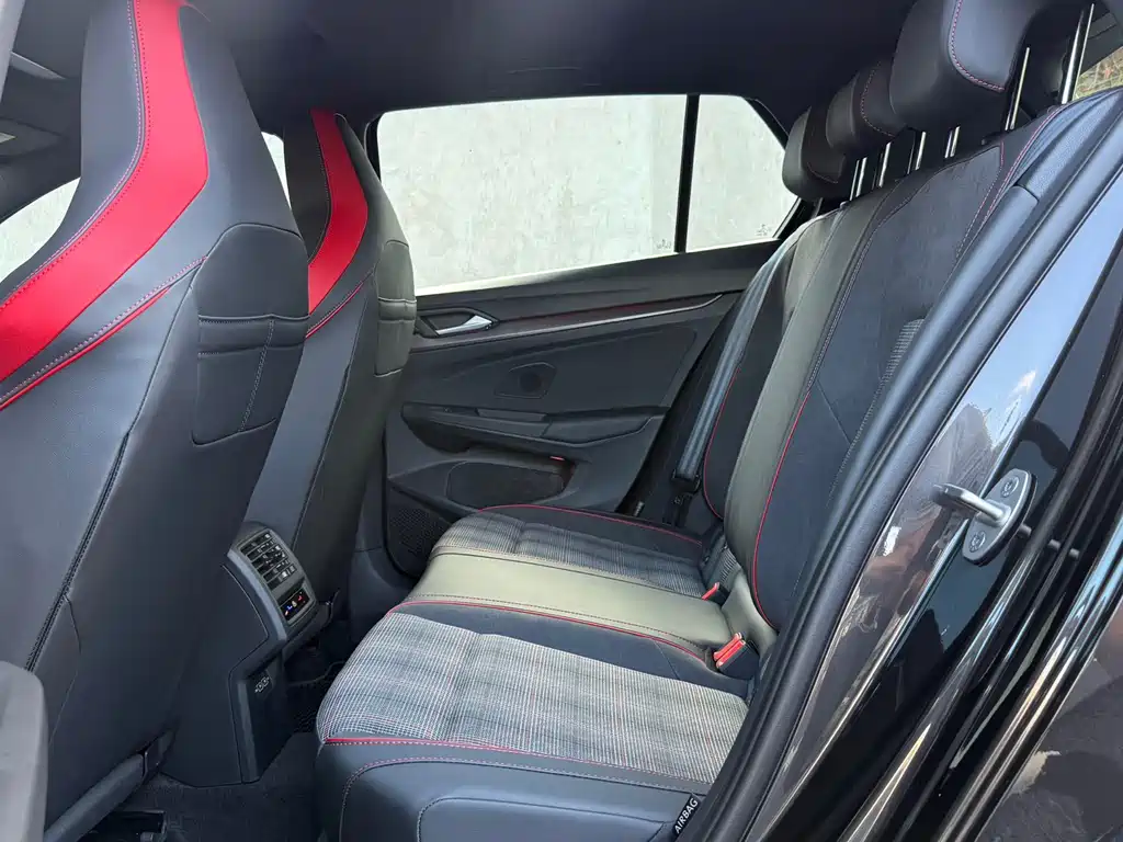 Volkswagen Golf GTI — миниатюра 8