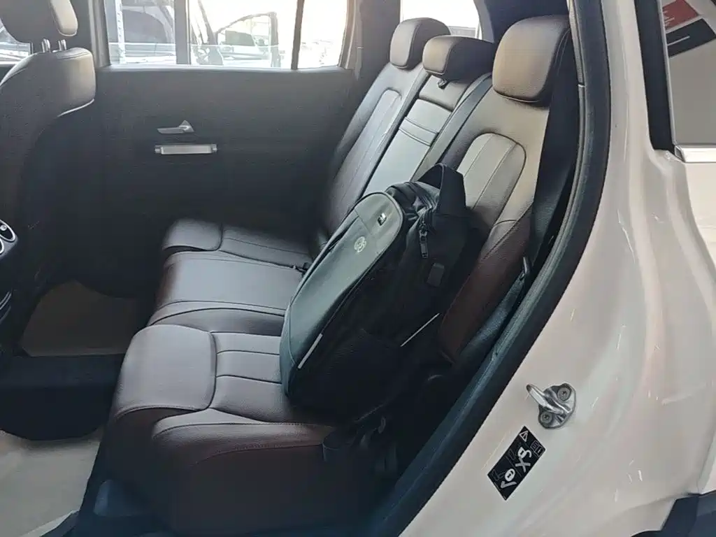 Mercedes-Benz GLB — миниатюра 17