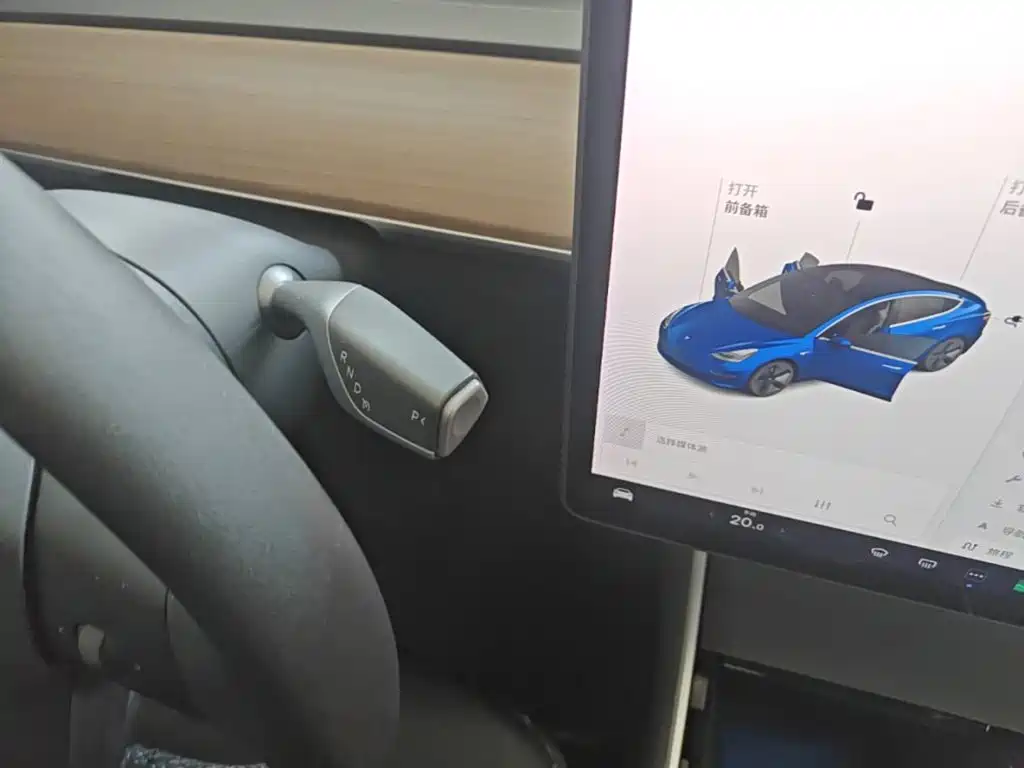 Tesla Model 3 — миниатюра 14
