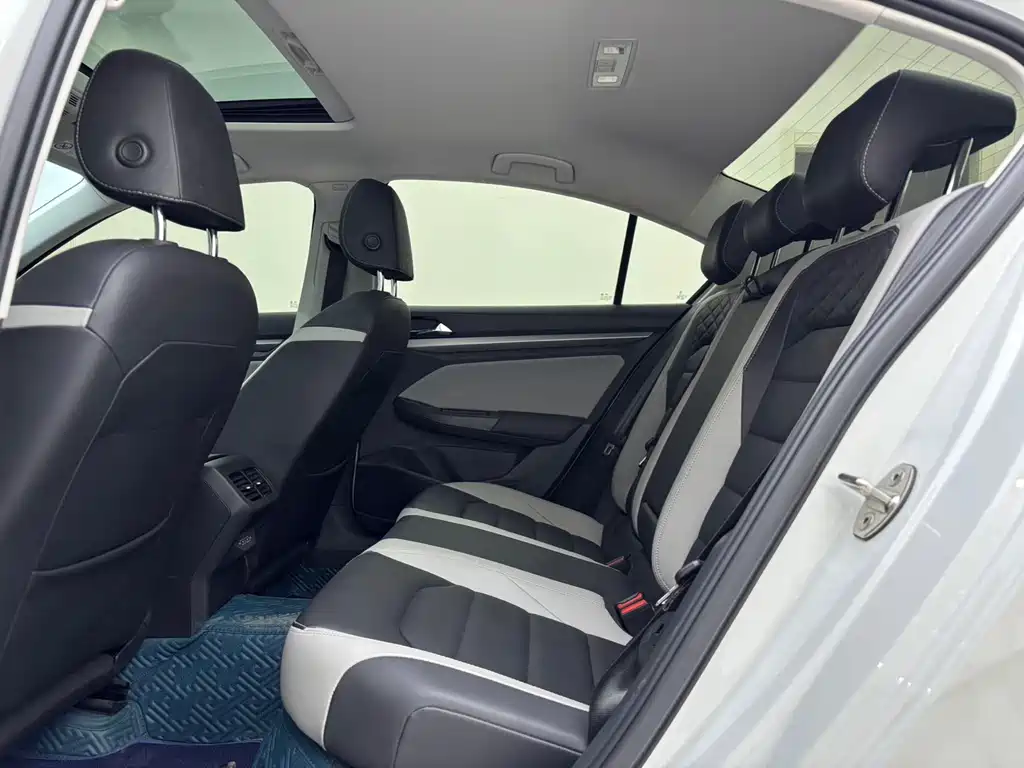 Volkswagen Bora 2023 280TSI DSG