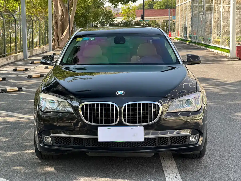 BMW 7 Series — миниатюра 2