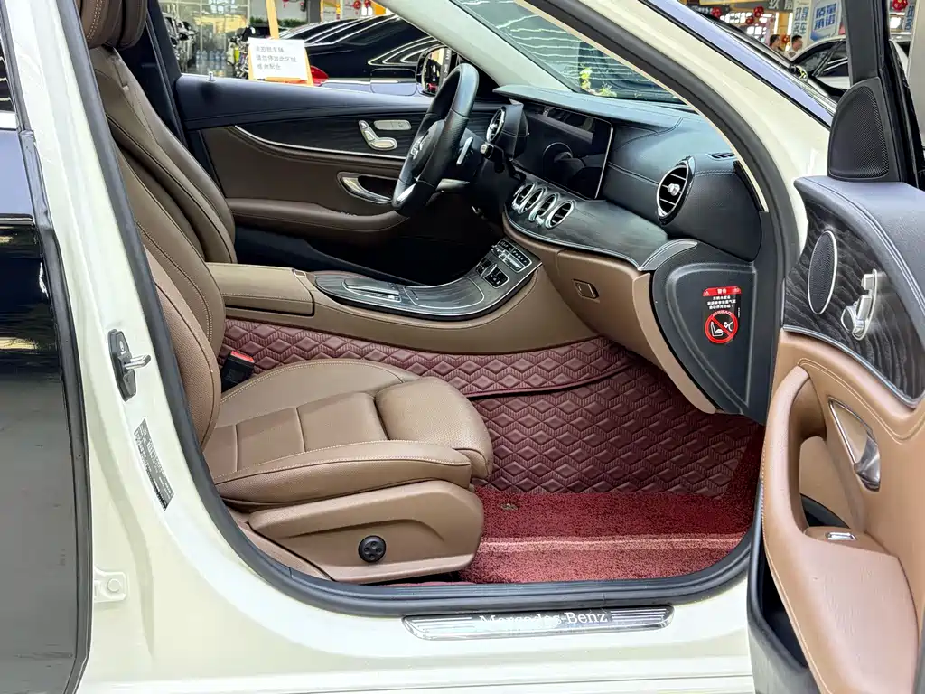 Mercedes-Benz E-Class — миниатюра 16