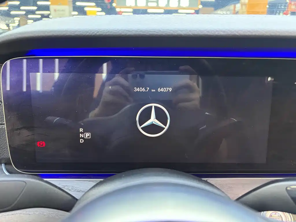 Mercedes-Benz E-Class — миниатюра 3