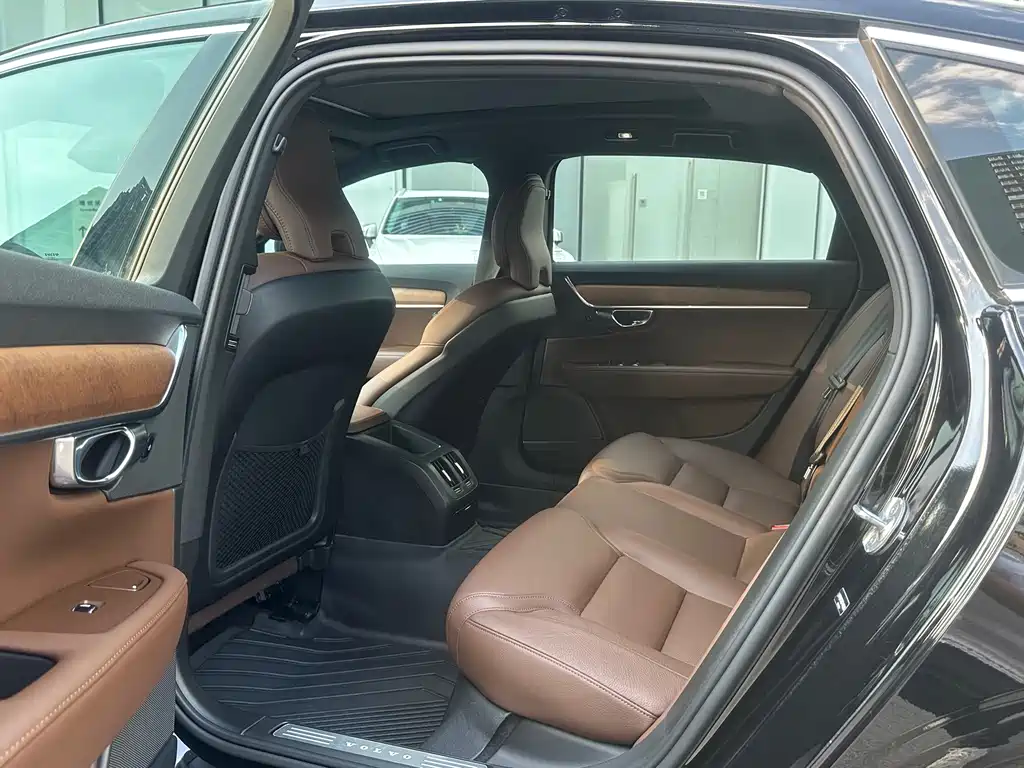 Volvo S90 — миниатюра 9
