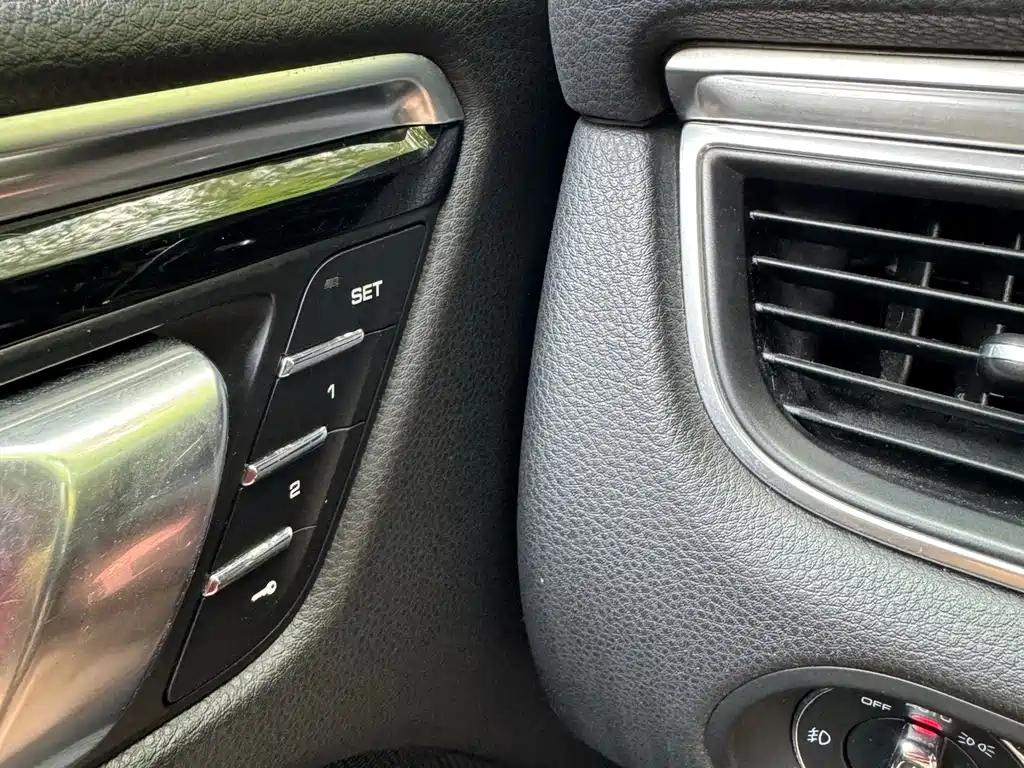 Porsche Macan — миниатюра 15