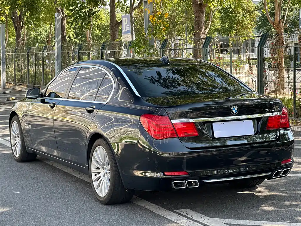 BMW 7 Series — миниатюра 4