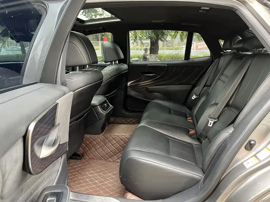 Lexus LS — миниатюра 18