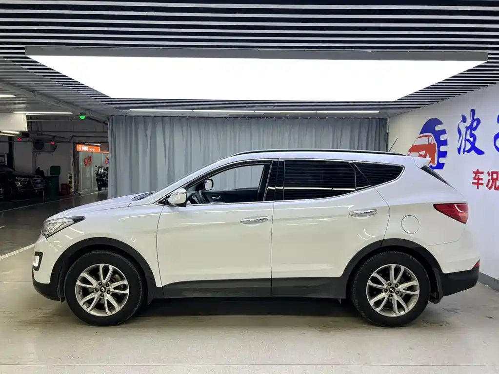 Hyundai Santa Fe 2013 2.4L AT Luxury