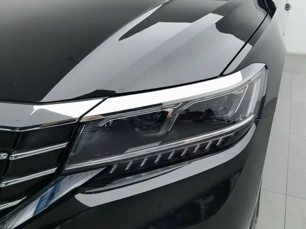 Volkswagen Passat PHEV — миниатюра 7