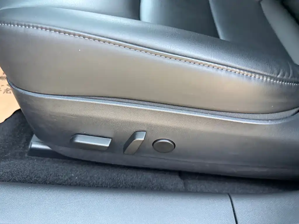 Tesla Model 3 — миниатюра 21