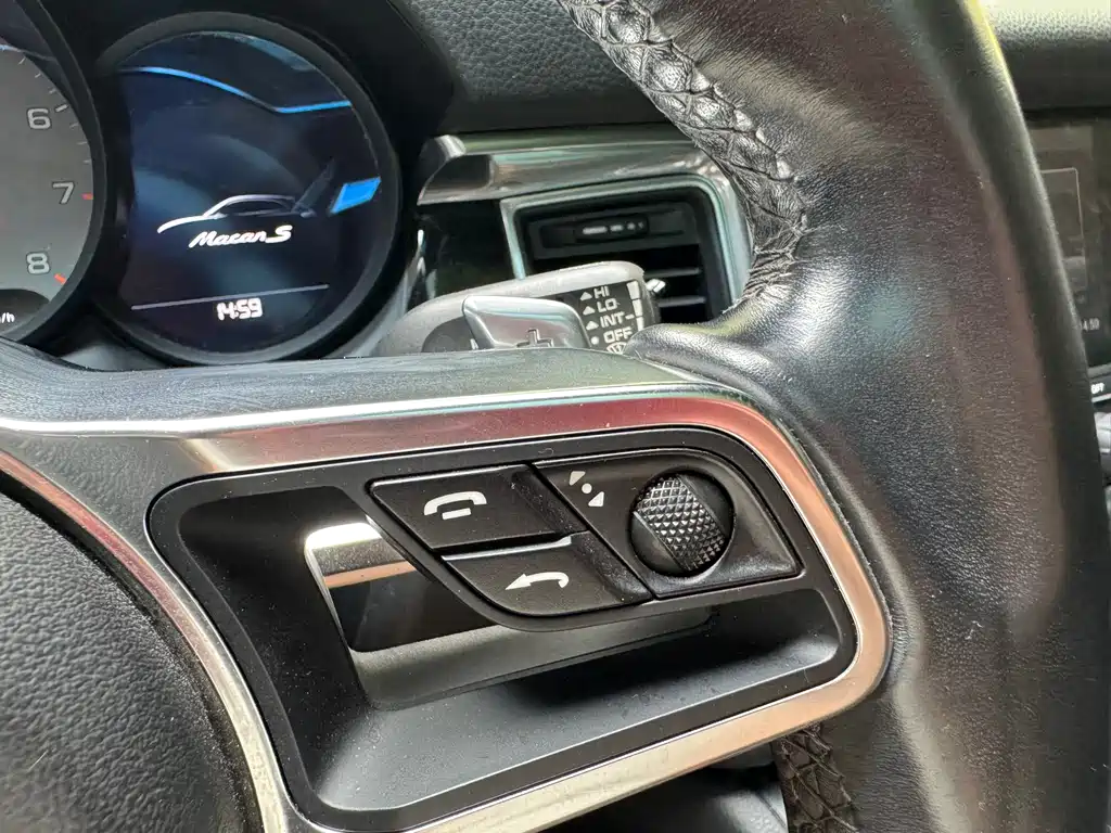 Porsche Macan — миниатюра 14