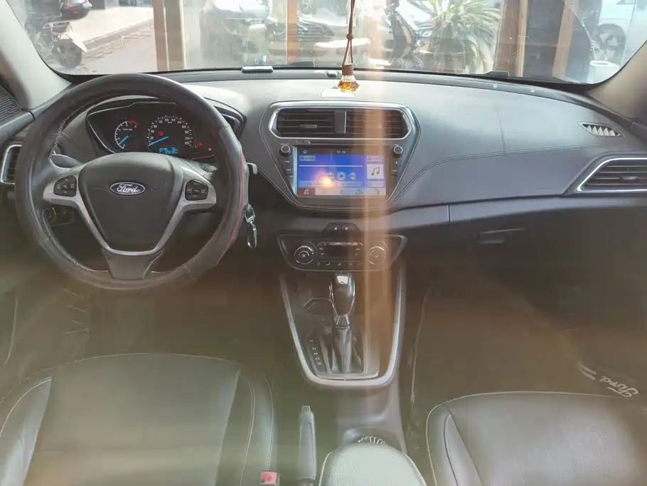 Ford Escort — миниатюра 12