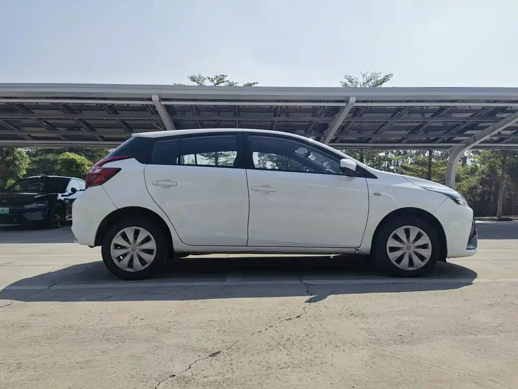Toyota Yaris L — миниатюра 5