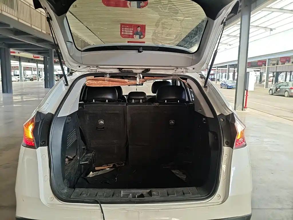 Luxgen U6 — миниатюра 19