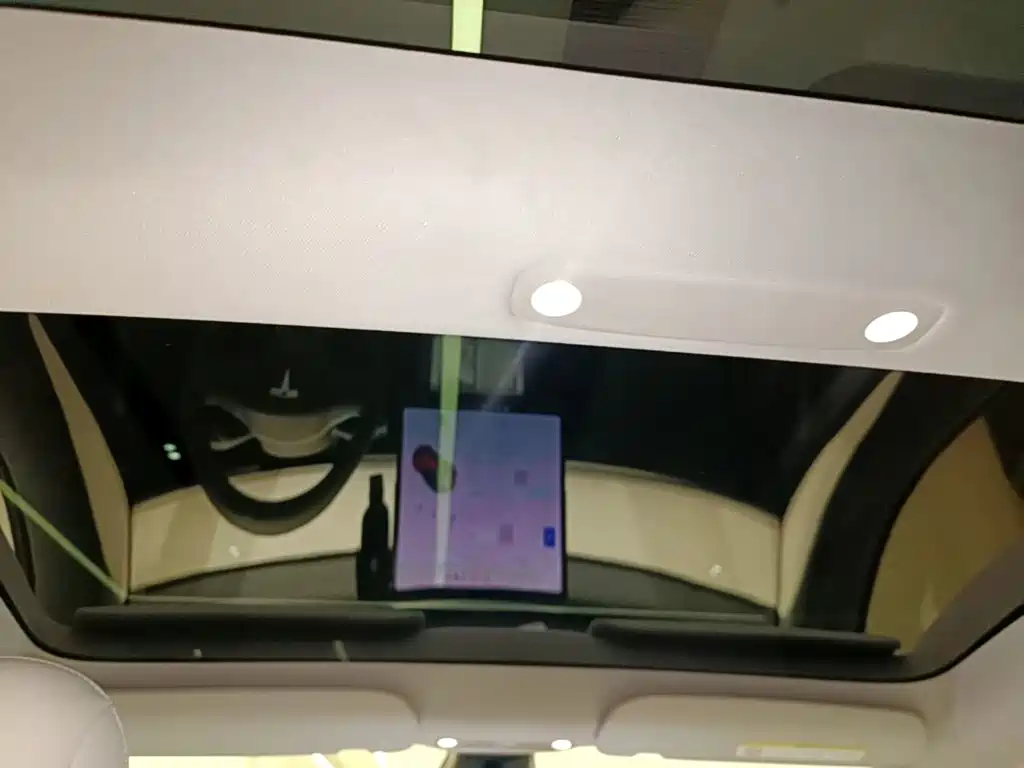Tesla Model 3 — миниатюра 18