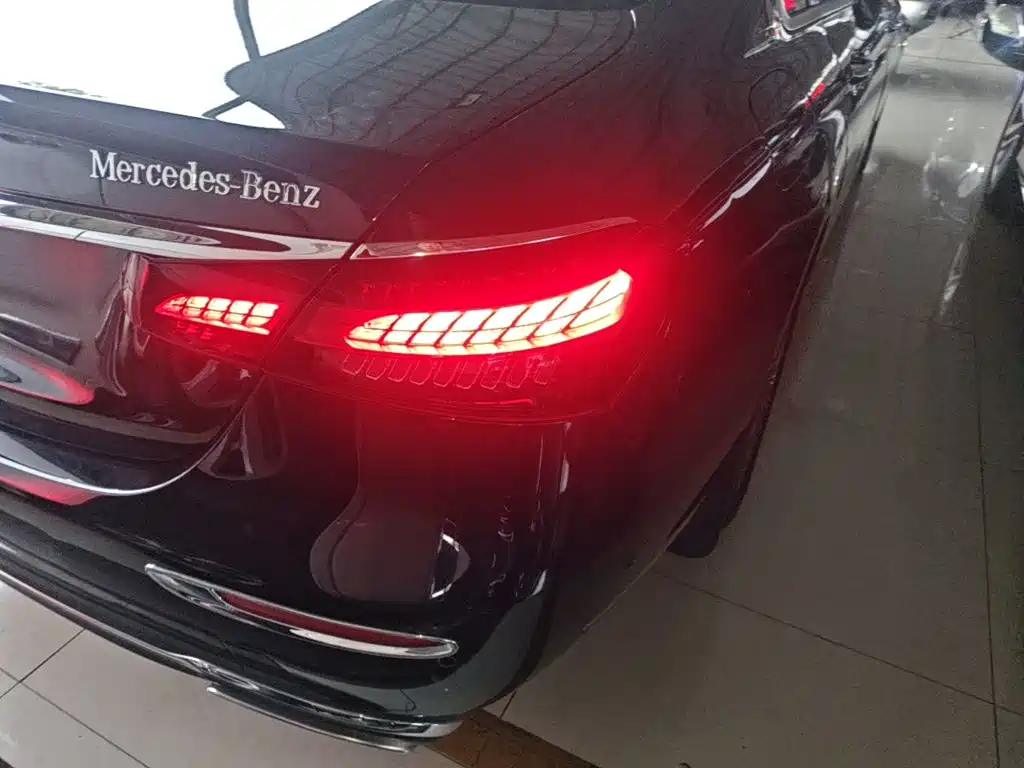 Mercedes-Benz E-Class — миниатюра 8