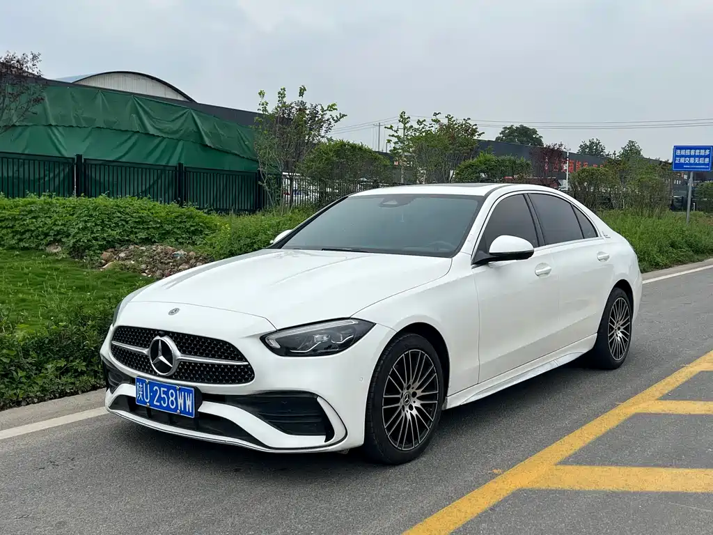 Mercedes-Benz C-Class 2024
