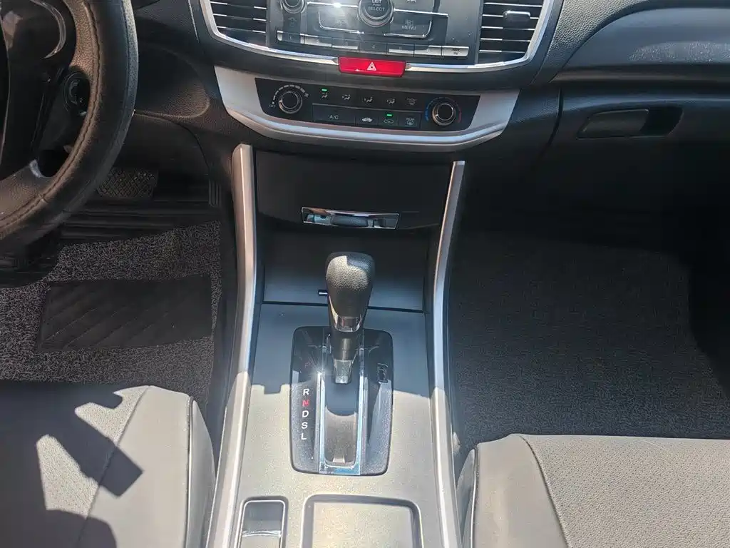 Honda Accord — миниатюра 14
