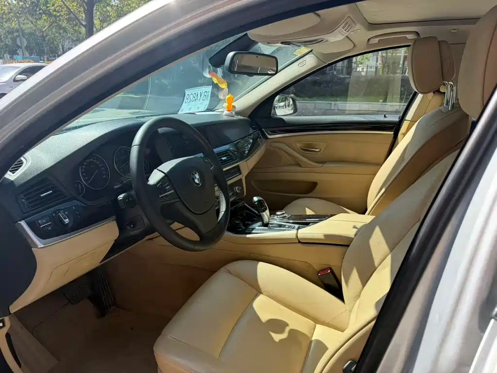 BMW 5 Series — миниатюра 7