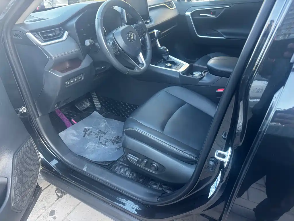 Toyota RAV4 2022 2.5L E-CVT Elite Plus