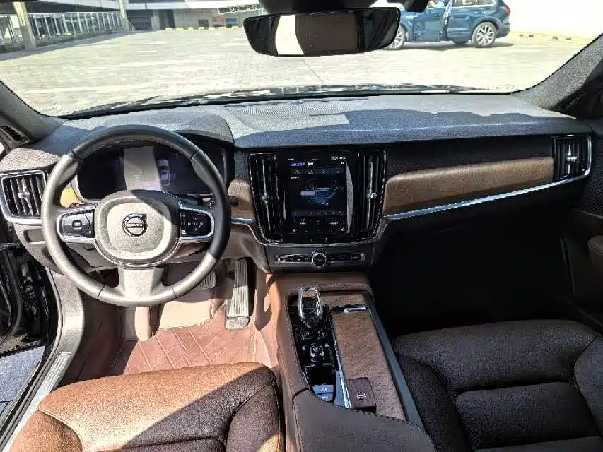 Volvo S90 — миниатюра 5
