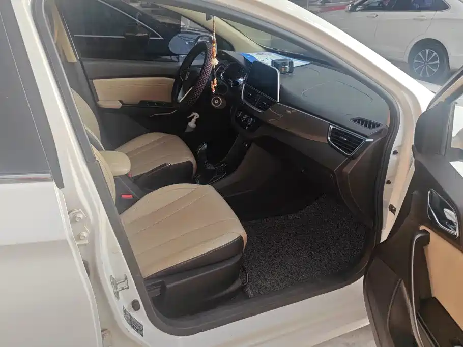 Baojun 310W — миниатюра 8