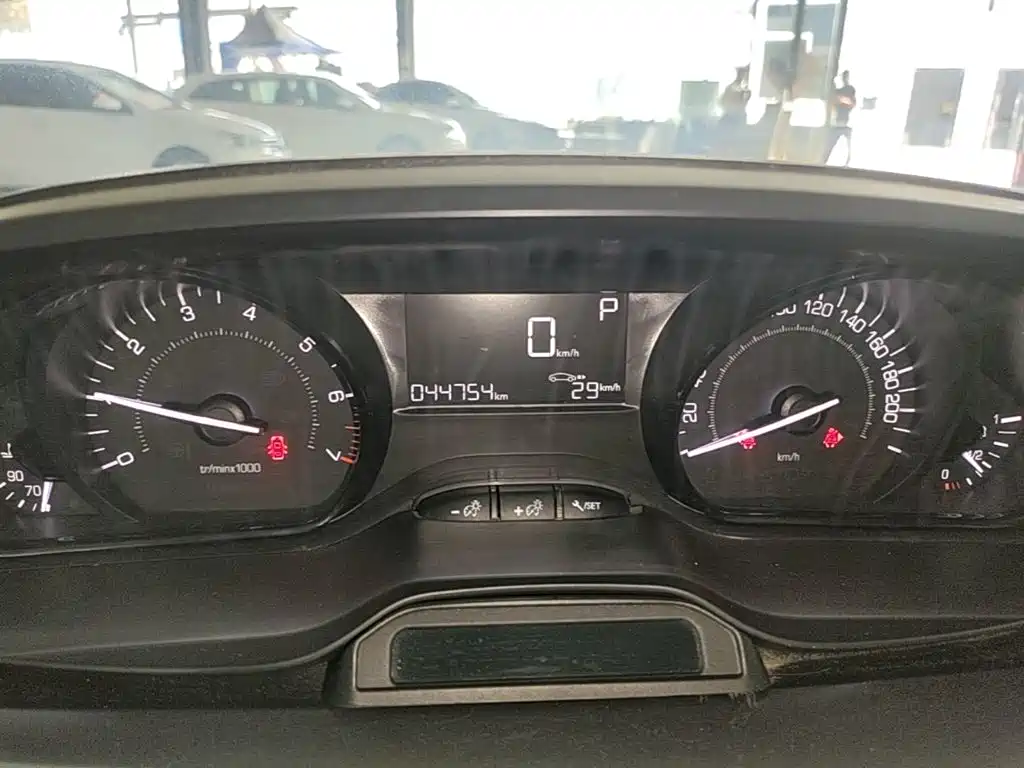 Peugeot 2008 — миниатюра 12