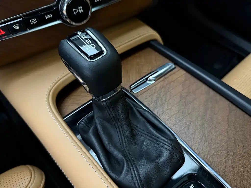 Volvo XC90 — миниатюра 9