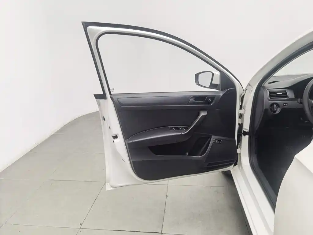 Volkswagen Santana — миниатюра 8
