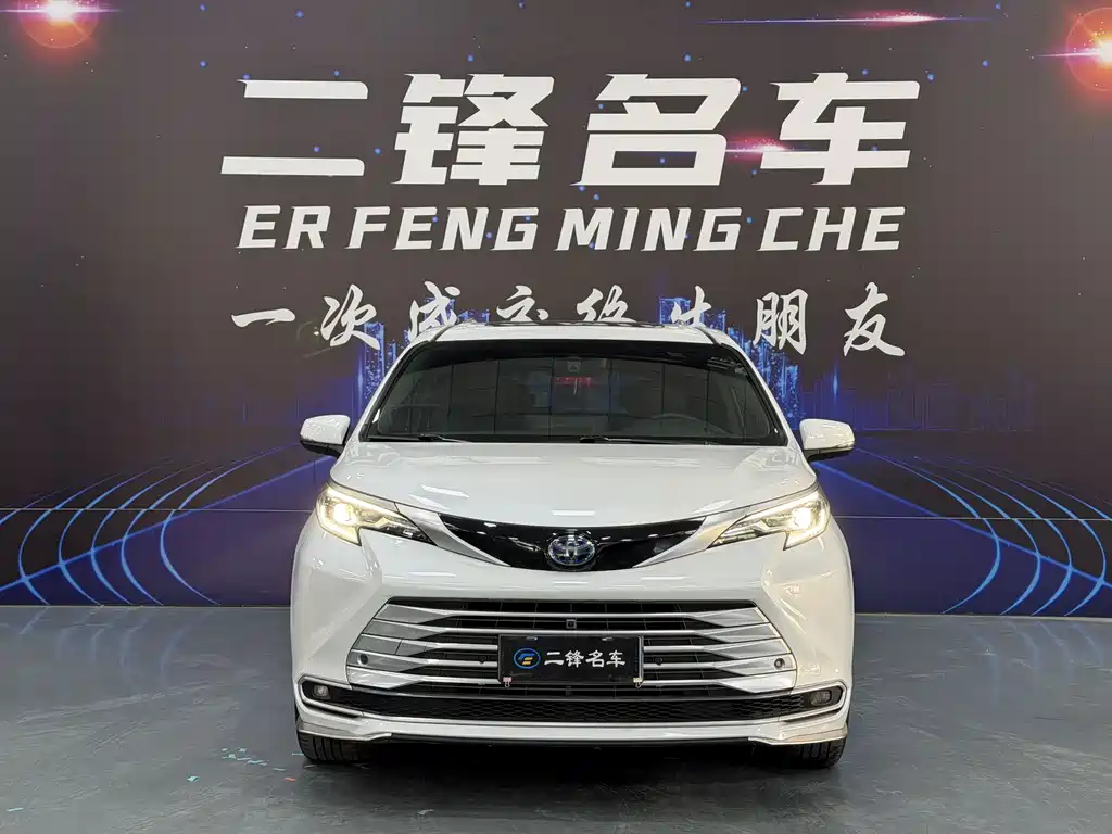 Toyota Sienna — миниатюра 2