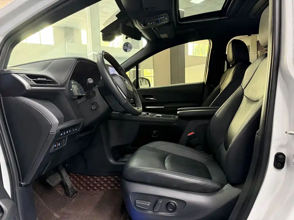 Toyota Sienna — миниатюра 8