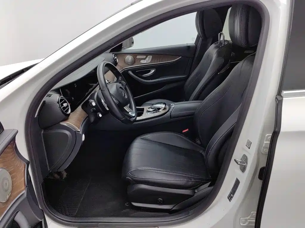 Mercedes-Benz E-Class — миниатюра 10