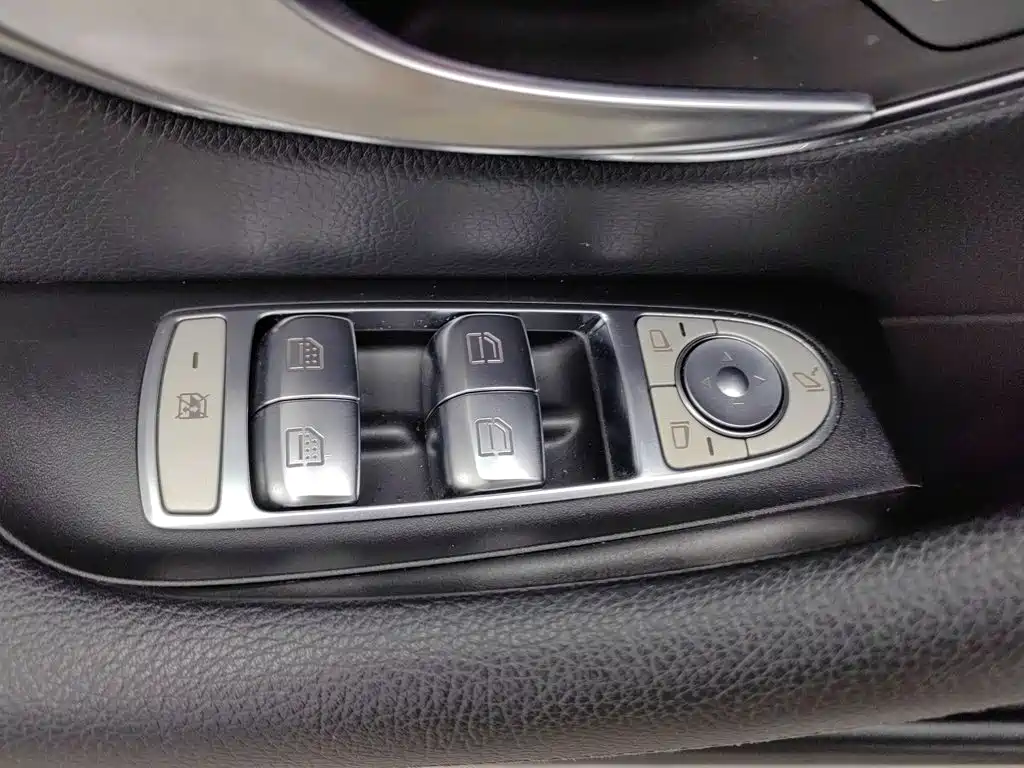 Mercedes-Benz E-Class — миниатюра 9
