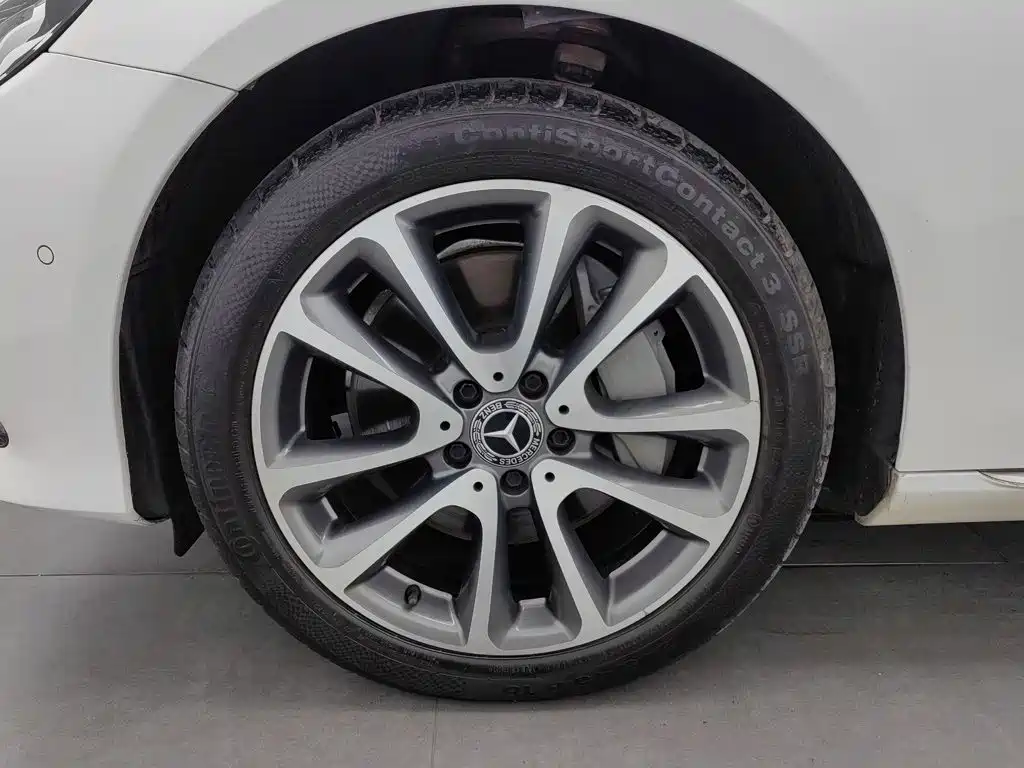 Mercedes-Benz E-Class — миниатюра 17