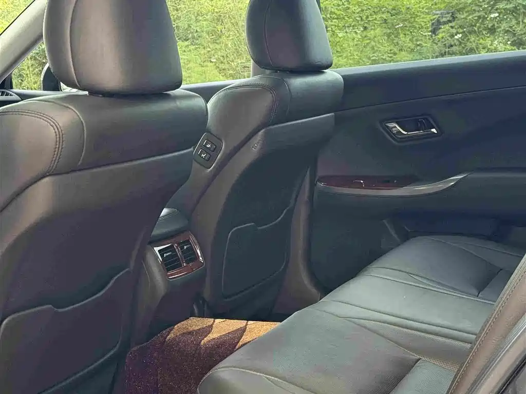 Toyota Crown — миниатюра 5