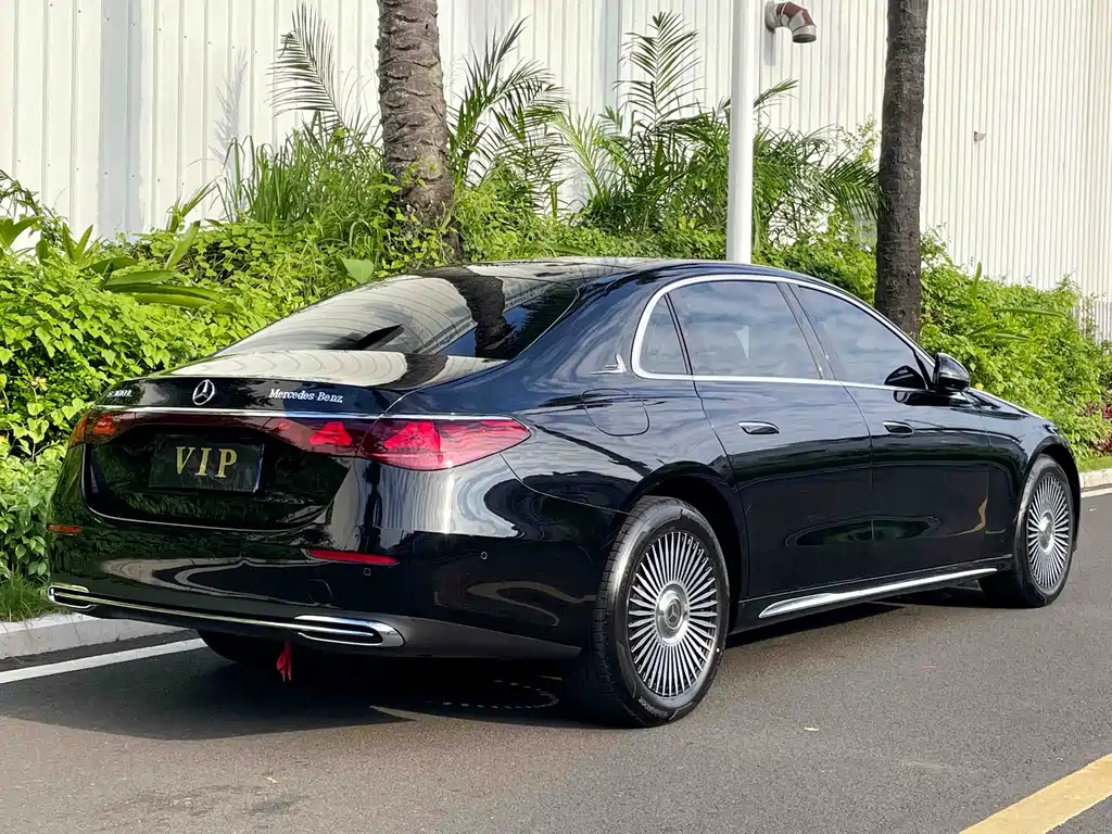Mercedes-Benz E-Class — миниатюра 7