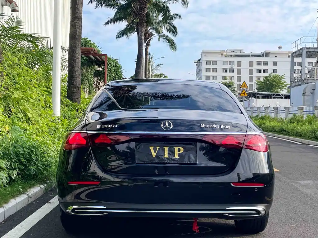 Mercedes-Benz E-Class — миниатюра 8