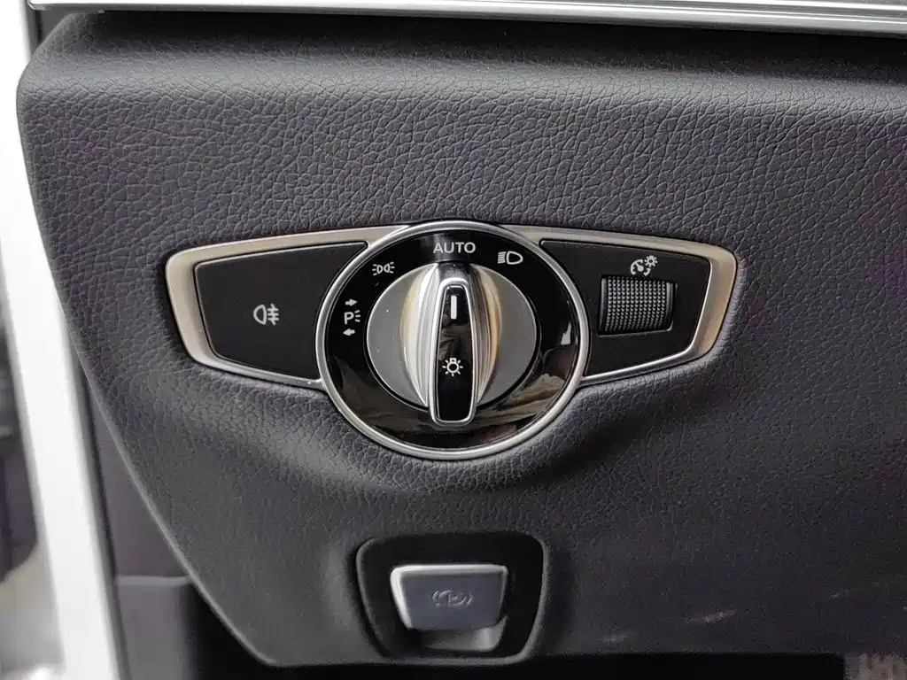 Mercedes-Benz E-Class — миниатюра 21