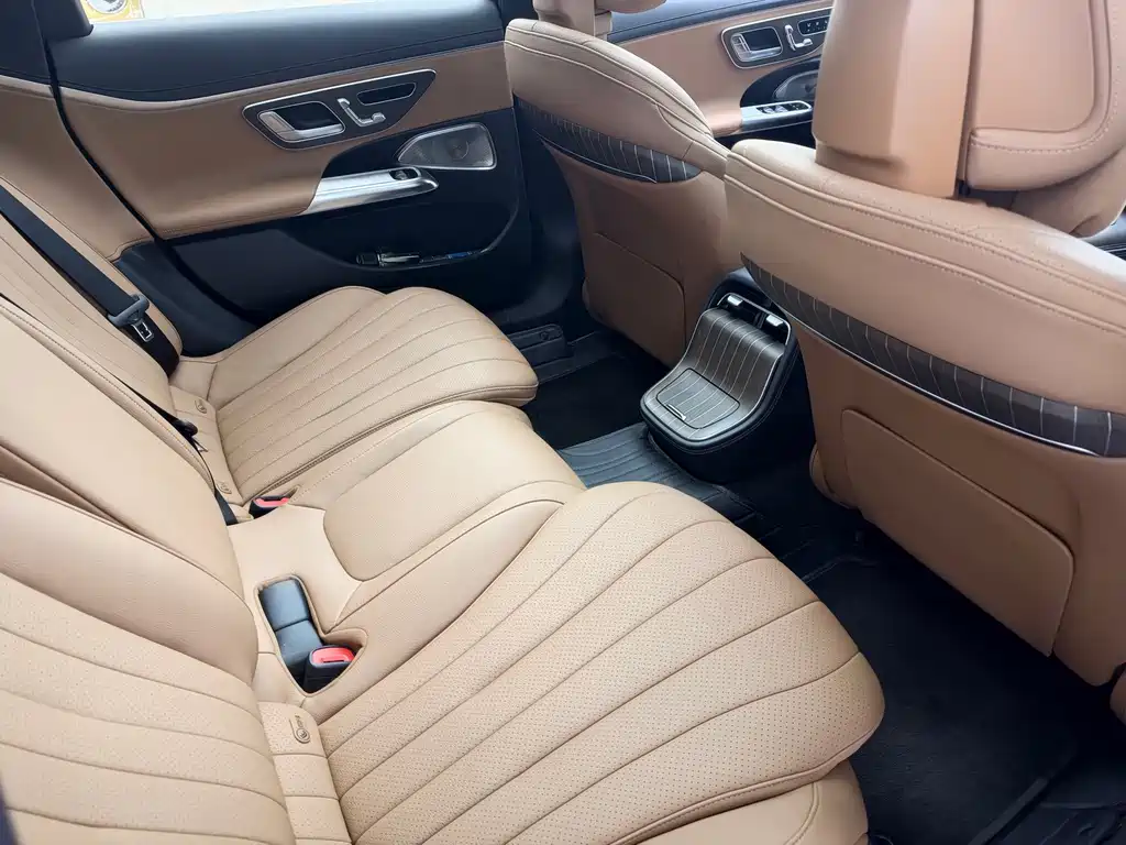 Mercedes-Benz E-Class — миниатюра 11