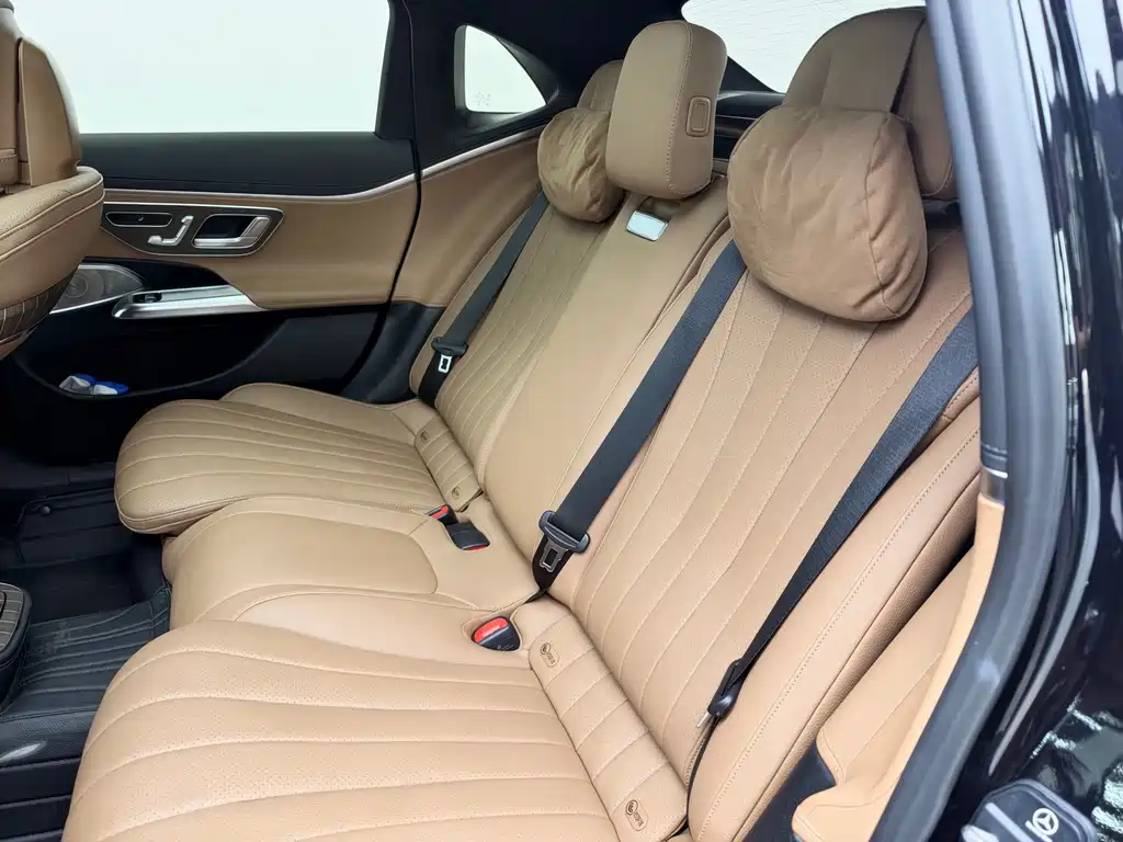 Mercedes-Benz E-Class — миниатюра 10